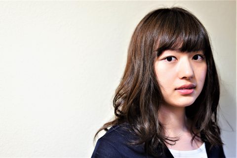 包み込むようなやわらかアッシュカールに変身