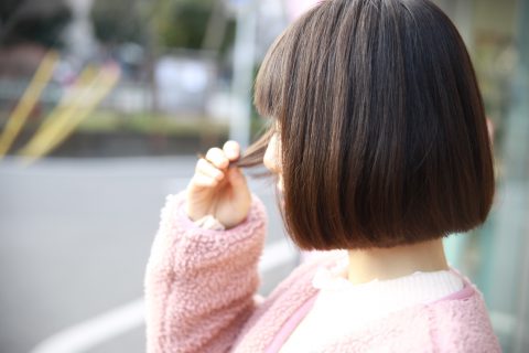 今日、髪を切ります。