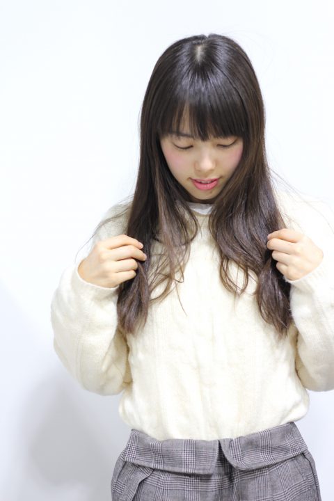 今日、髪を切ります。