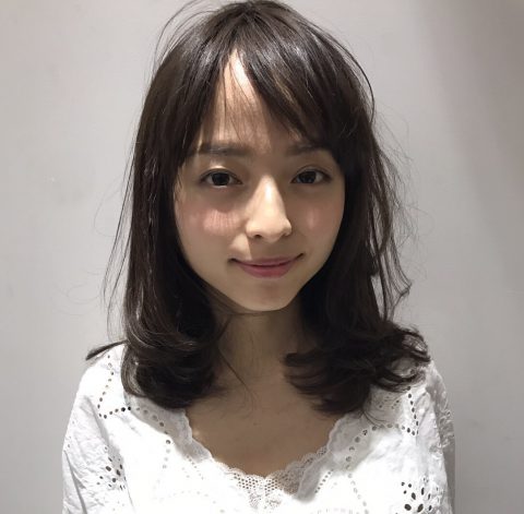 揺れる柔らかい髪。