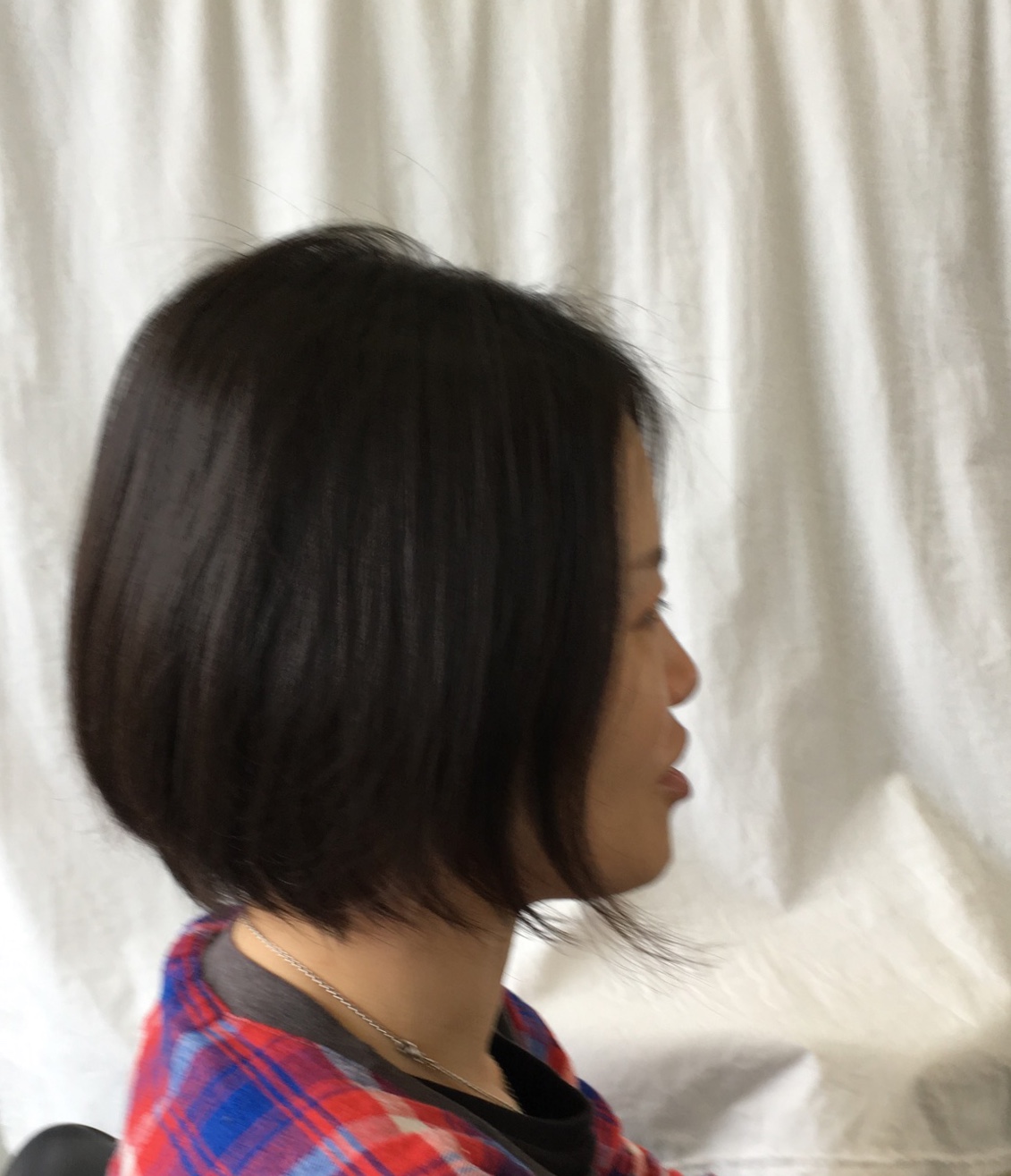 襟足スッキリ！！ショートのステップボブ☆                       カラーはブルーベリーアッシュです☆ スタイル写真