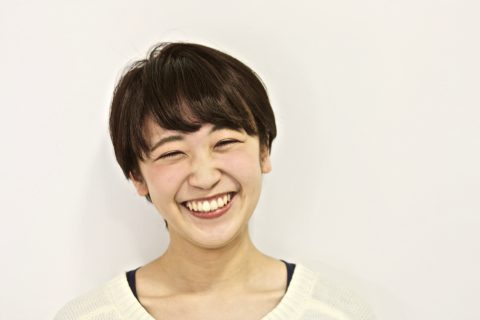 今日、髪を切ります。