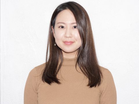 レイヤーたっぷりの”くびれミディ”