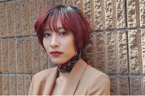 カジュアルなベリーレッドとウルフ AFTER