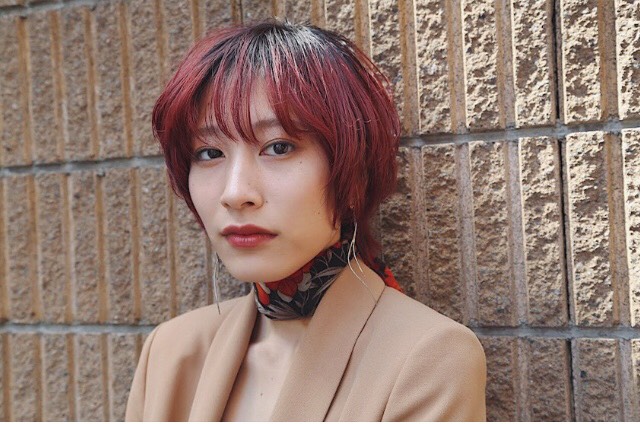 カジュアルなベリーレッドとウルフ AFTER