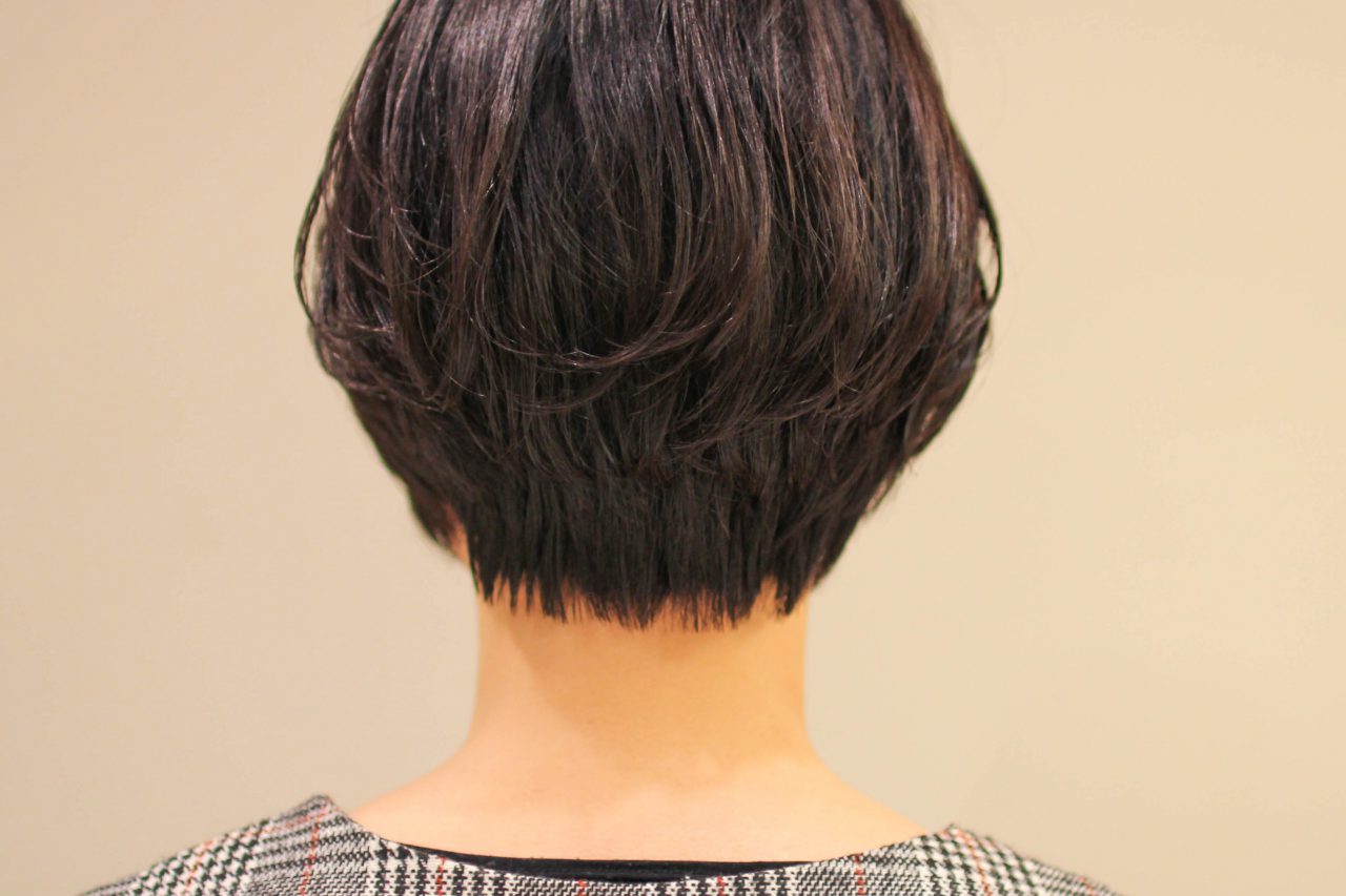 かきあげバングショートヘア スタイル写真
